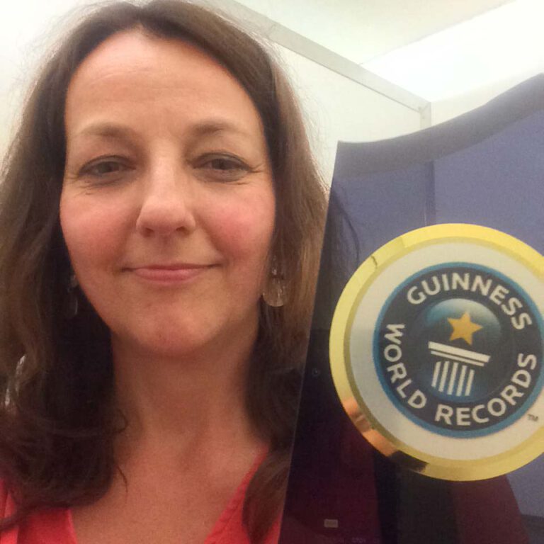 Donata-mit-Guiness-Rekord-Button